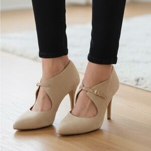 Pour La Victoire Nude suede heels with buckle size 10